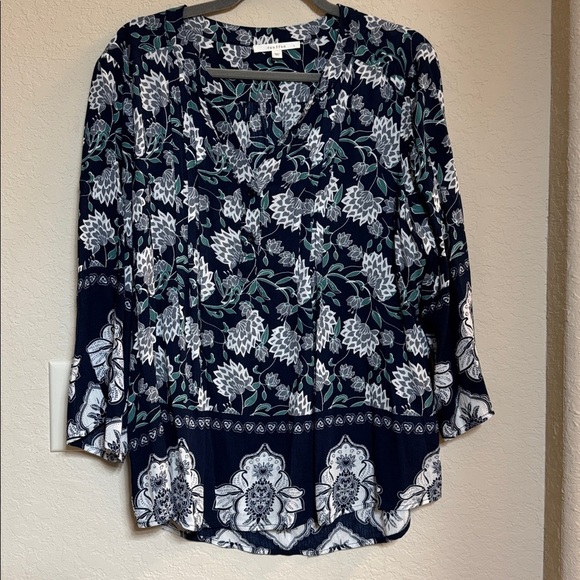 fun 2 fun Tops - Fun 2 Fun Navy and White Floral Blouse Size L